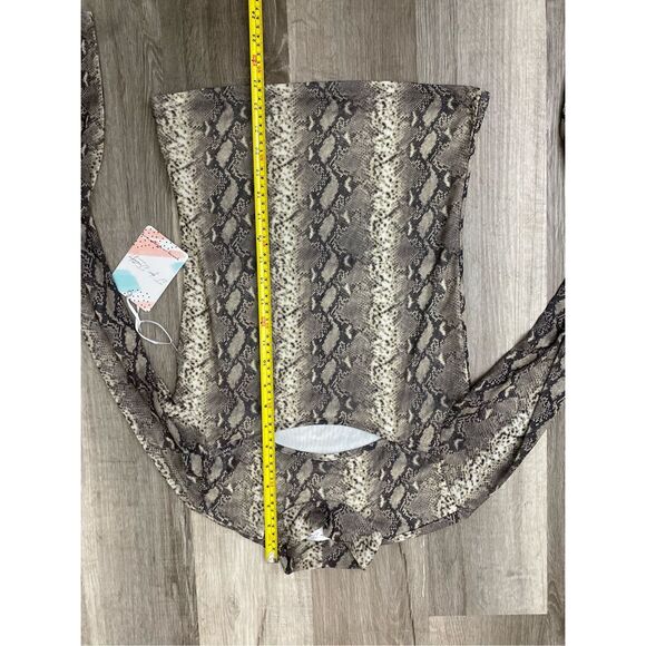J for Justify NWT (Nordstrom) Top Reptile Print Cut Out Mock Neck Sz Medium - Picture 2 of 7